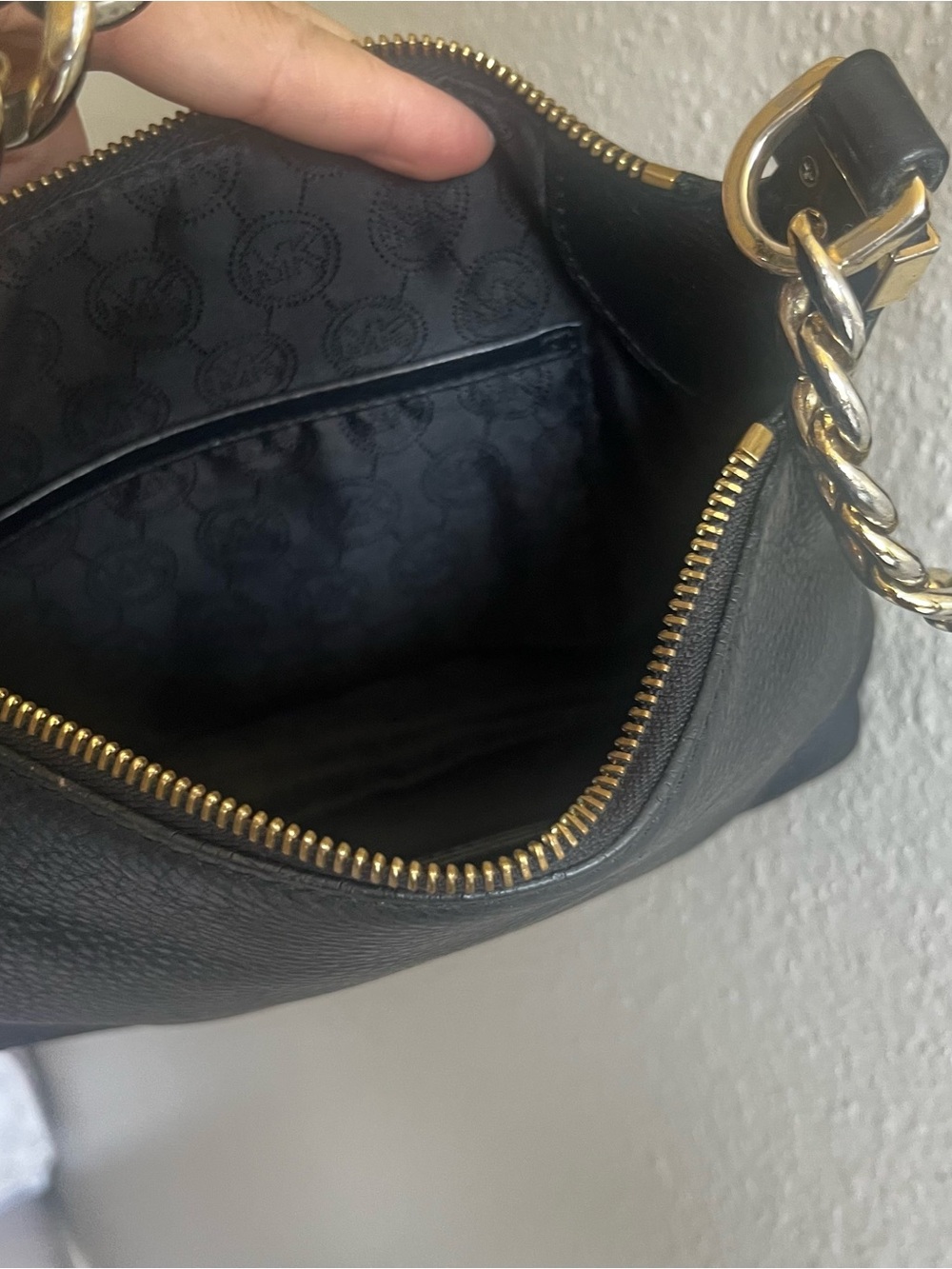Michael Kors Black Pebbled Leather Shoulder Bag with Gold Chain Trim - Picture 4 of 14